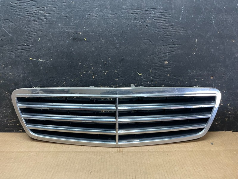 2001 to 2007 Mercedes C-Class Front Upper Grill Grille OEM AA9146 DG