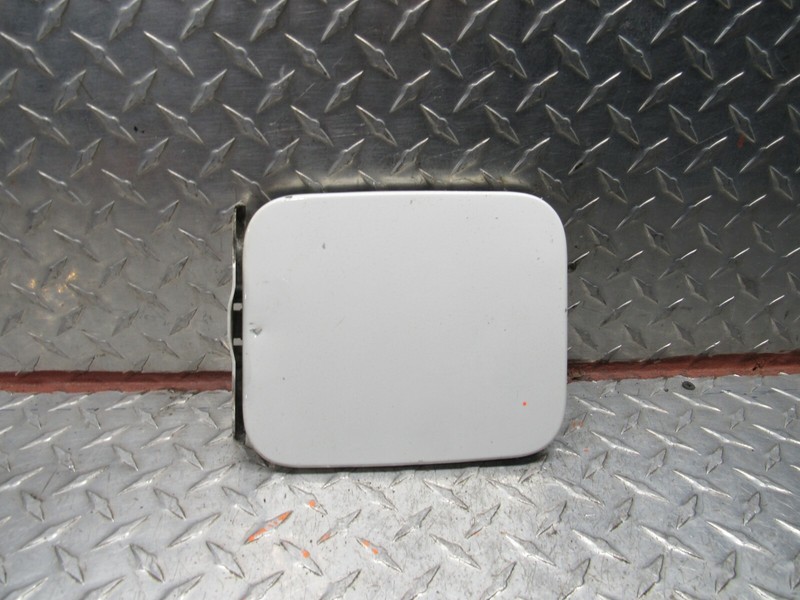 2009 NISSAN ARMADA LE FUEL FILLER DOOR LID 4DR 5.6L COLOR WHITE Q10