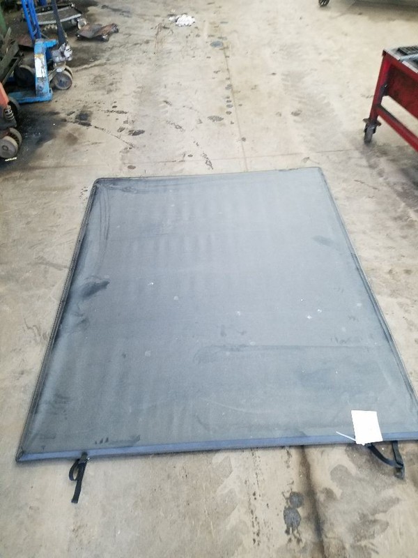 SILVRDO15 2001 Topper/Tonneau Fits 6'6" Box 298585