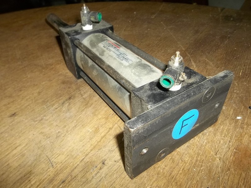 Norgren A1677A1-Rev #3 2x4 Pneumatic Air Cylinder 250 PSI Max D02-UR