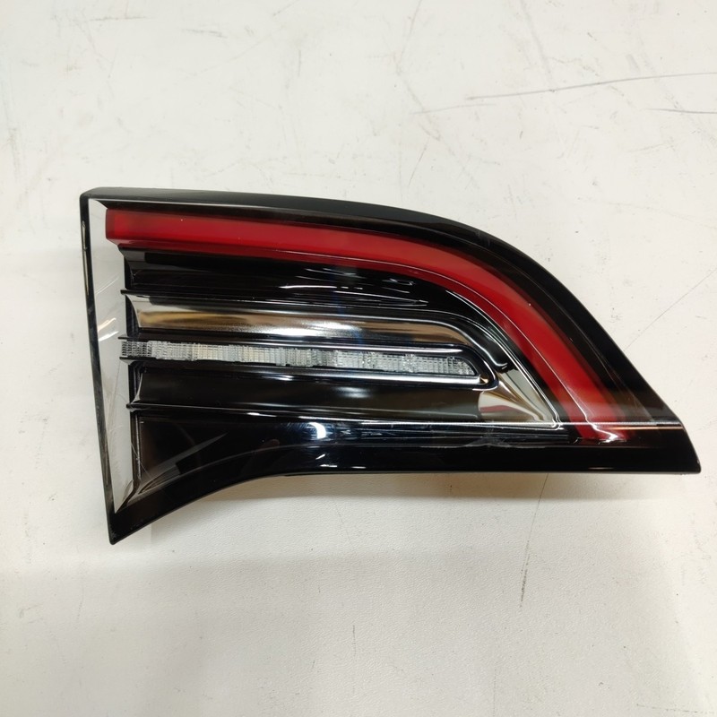 21-23 Tesla 3 Y Taillight Tail Light LH Trunk OEM 4-pin 1502088-00-B 914 B17