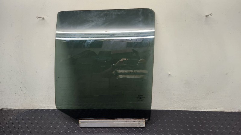 95-05 Chevrolet S10 Blazer Rear Right Passenger Door Glass Window OEM 15725918