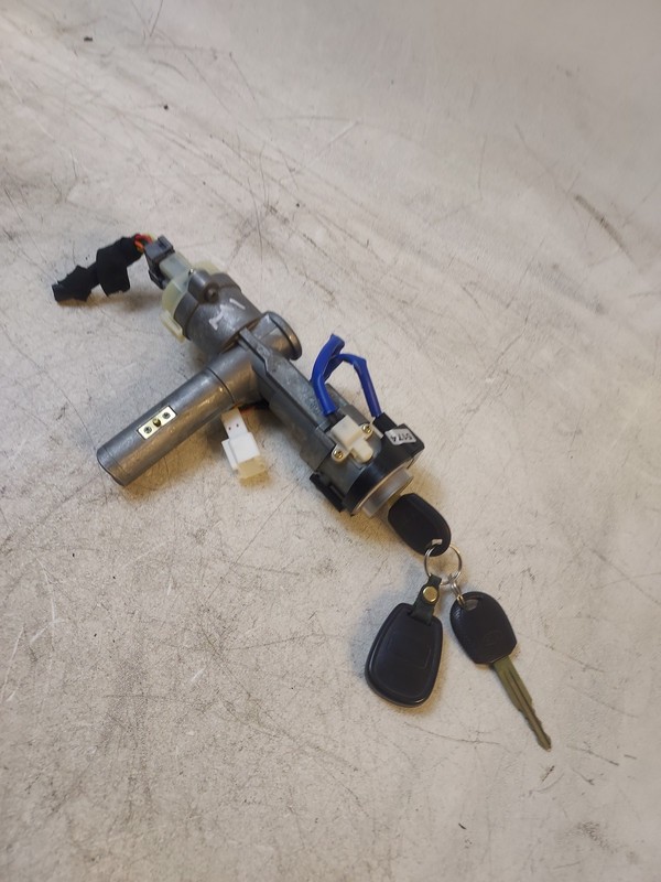 04-06 KIA Sorento Ignition Switch lock cylinder AT trans 2 key OEM
