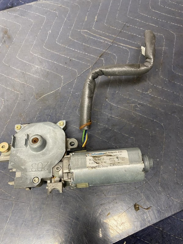 01-11 Mercedes W219 CLS500 C230 E320 C240 Sunroof Sun Roof Motor 2038203142 OEM