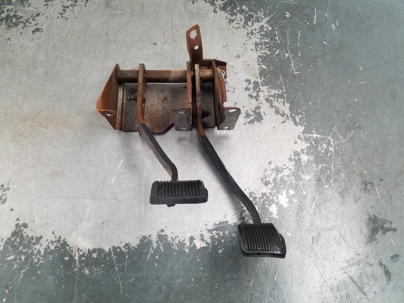 2003 Jeep Wrangler TJ Rubicon 4x4 Brake / Clutch Pedal Assembly #6608 Q3
