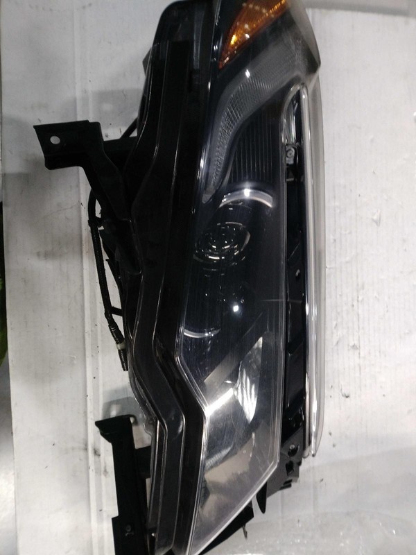 2020 Honda Pilot Right Headlight Assembly - Used, Silver, 92K Miles