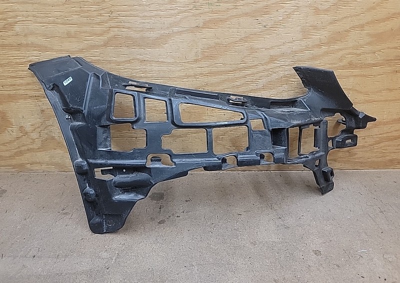 2016 2017 2018 Mercedes C300 C250 C350 W205 Front Bumper Mount Bracket Right OEM