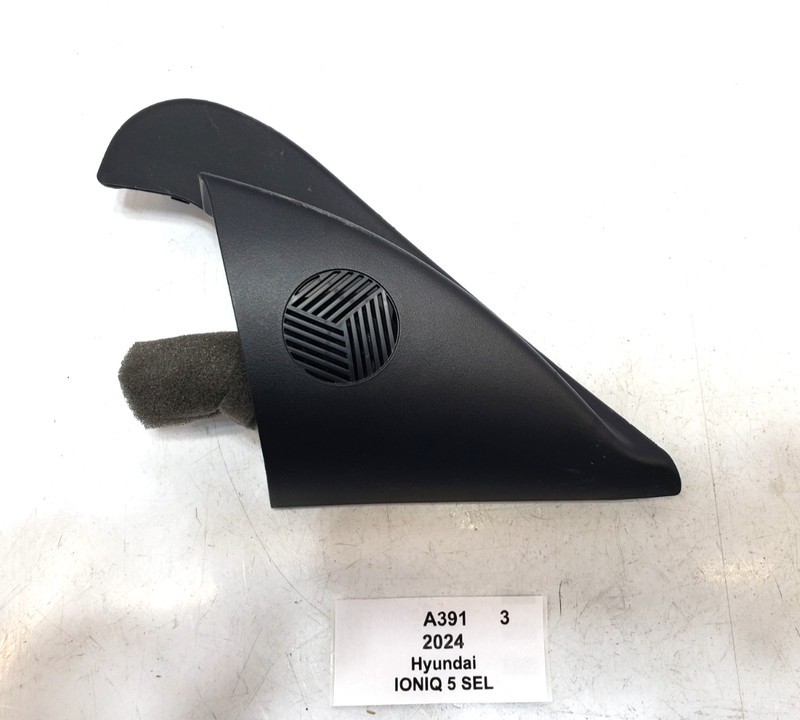 ✅22-24 Hyundai IONIQ 5 SEL Front Right Passenger Door Corner Trim W/ Speaker 32k