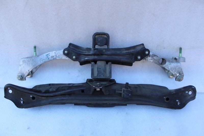 1993 ACURA LEGEND SEDAN FRONT CROSSMEMBER BRACKET MOUNT