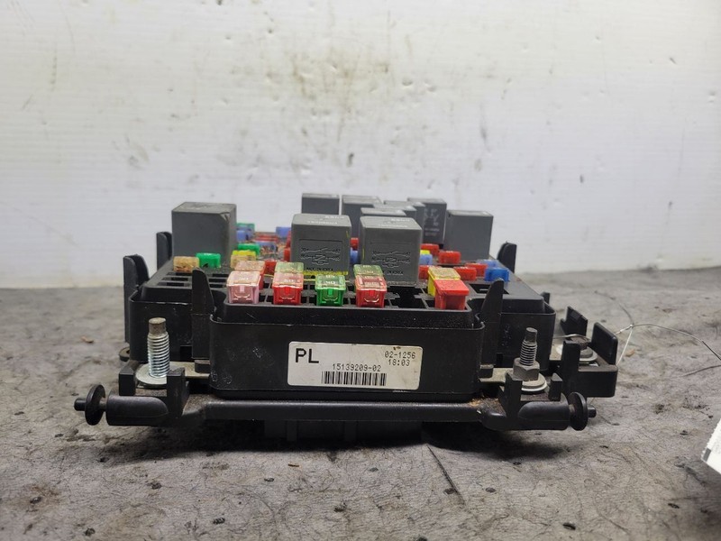 Fuse Box Engine Classic Style Fits 06-07 SIERRA 1500 PICKUP 1753457