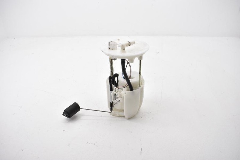 2015-2016 Mazda Cx-5 Fuel Pump Assembly PE01-1335X