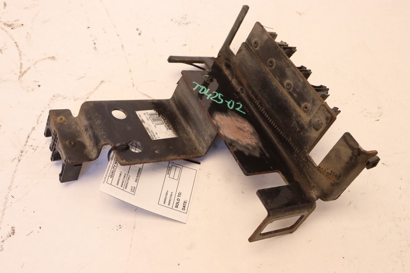 2013-2020 KENWORTH T680 PACCAR MX13 DEF HOSE BULKHEAD BRACKET MOUNT M50-6047 OEM