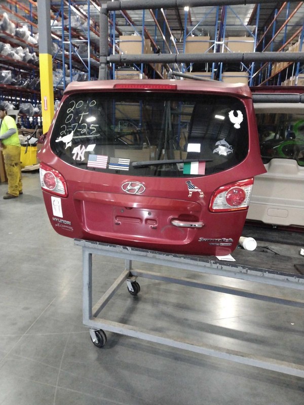 Used Deck Lid fits: 2010 Hyundai Santa fe w/rear spoiler w/rear view camera Grad