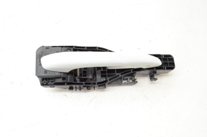 2015-2018 Porsche Macan S 3.0L Passenger Right Front Door Handle