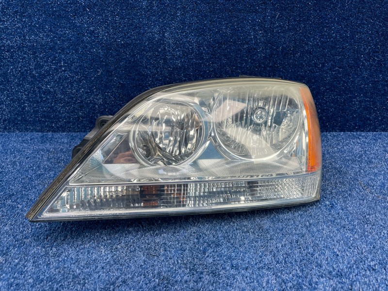 2003-2006 Kia Sorento Driver Left Side Headlight Lamp 92101-3E011 OEM