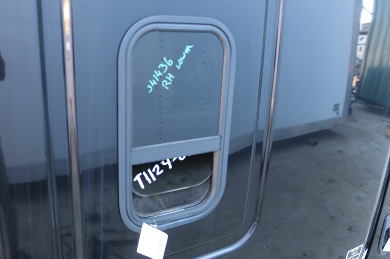 08-17 FREIGHTLINER CASCADIA 125 RIGHT SIDE DOOR LOWER SLEEPER WINDOW GLASS OEM