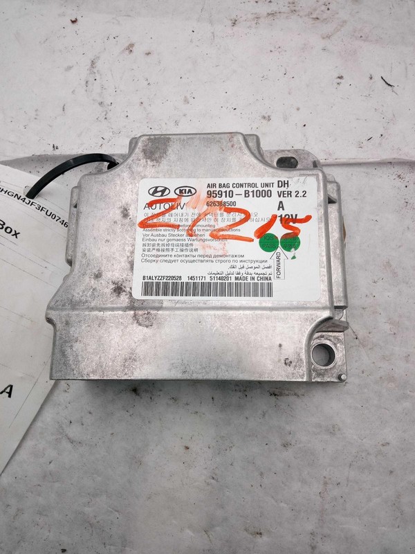 Used Air Bag Module fits: 2015 Hyundai Genesis Air Bag center console Sdn Grade