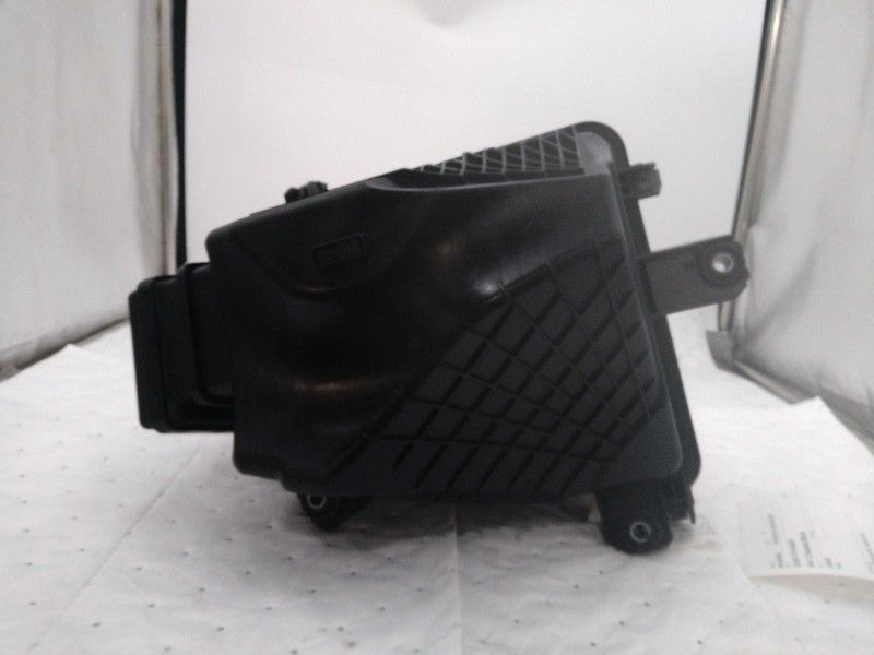 2018 KIA Stinger Air Cleaner Assembly OEM 28110J5100 Used 109K Miles Black