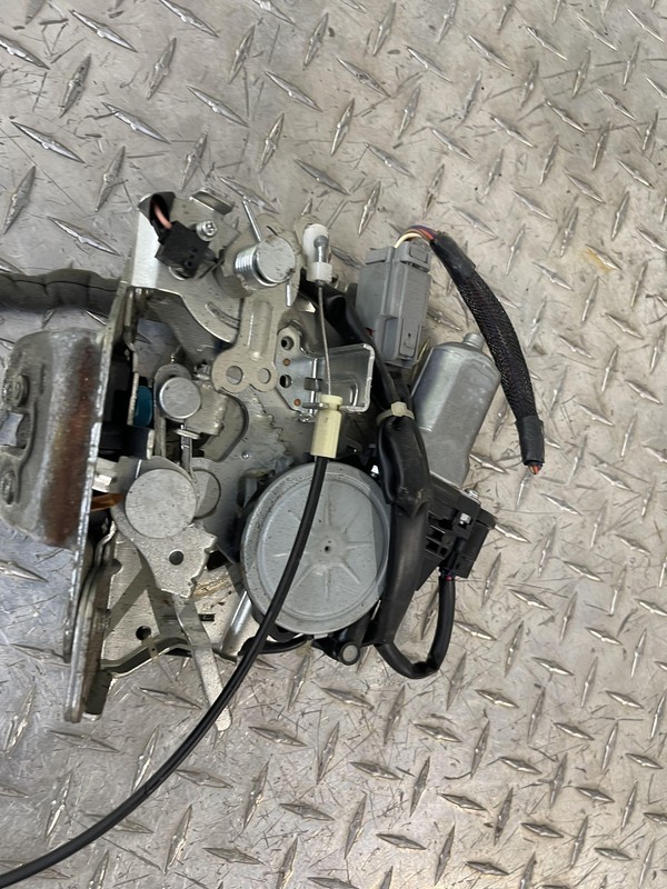 2008-2010 Chrysler Town & Country 3.8L Rear Liftgate Power Lock Actuator Motor