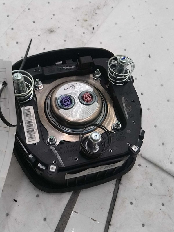 2020-2021 Kia Telluride Steering Wheel Air Bag Black 63K Miles OEM Used