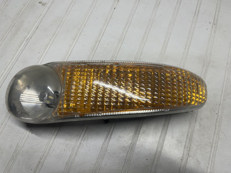 2001-2002-2003-2004-2005 GMC YUKON DENALI LEFT TURN SIGNAL LIGHT PARKING LIGHT