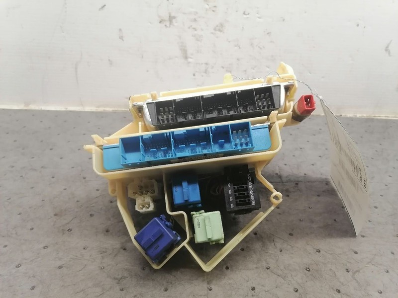 Fuse Box Engine Fits 04-10 BMW X3 1465119