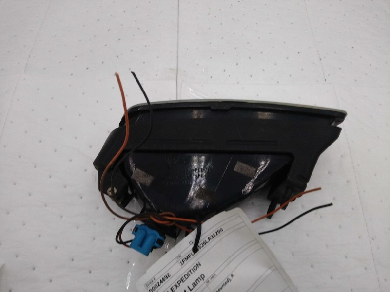 2006 Ford Expedition Right Fog Light Assembly Grey OEM 16890 Used 125K Mile