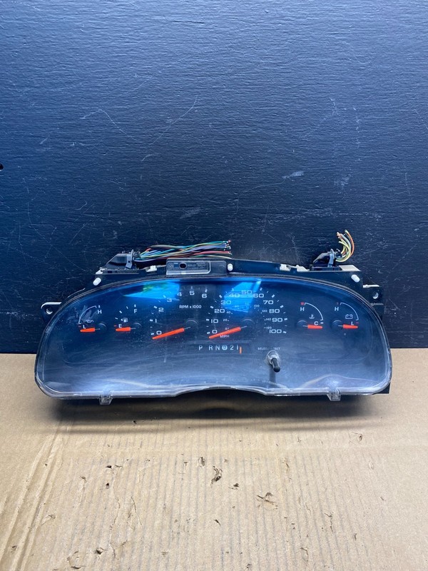 2006 Ford E350 Gauge Speedometer Cluster OEM ad1756 DG