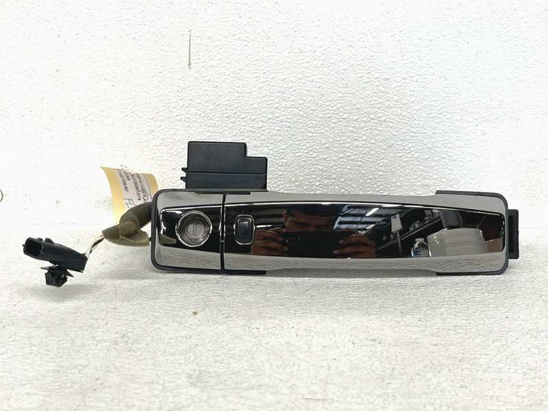 ⭐2016-2019 NISSAN TITAN XD FRONT LEFT EXTERIOR DOOR HANDLE SILVER OEM LOT2629