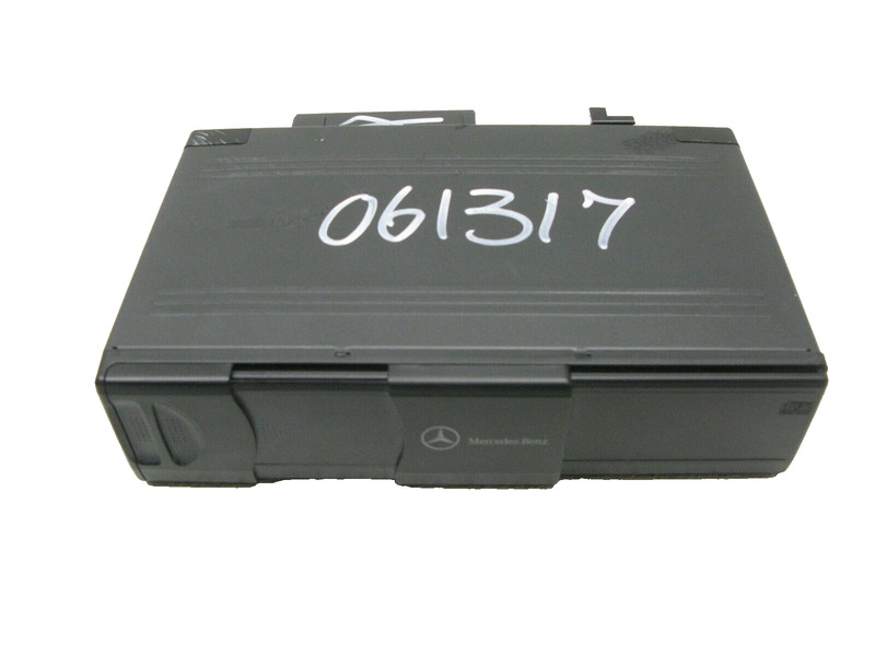 03-09 Mercedes W203 W209 CD Disc Changer Player Reader W/OUT magazine OEM 61317