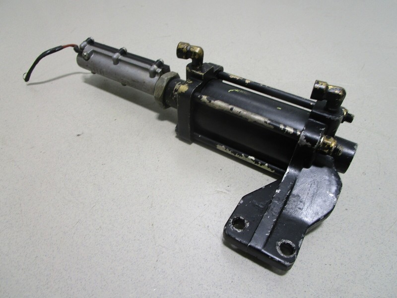 56046A1 Mercruiser Stern Drive 120-165 HP Trim Indicator Sending Unit 1970-1977
