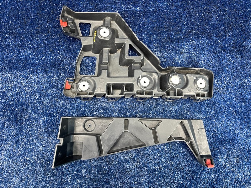2016–2019 Buick Cascada Rear Left Bumper Bracket OEMSET 13369027 13369031