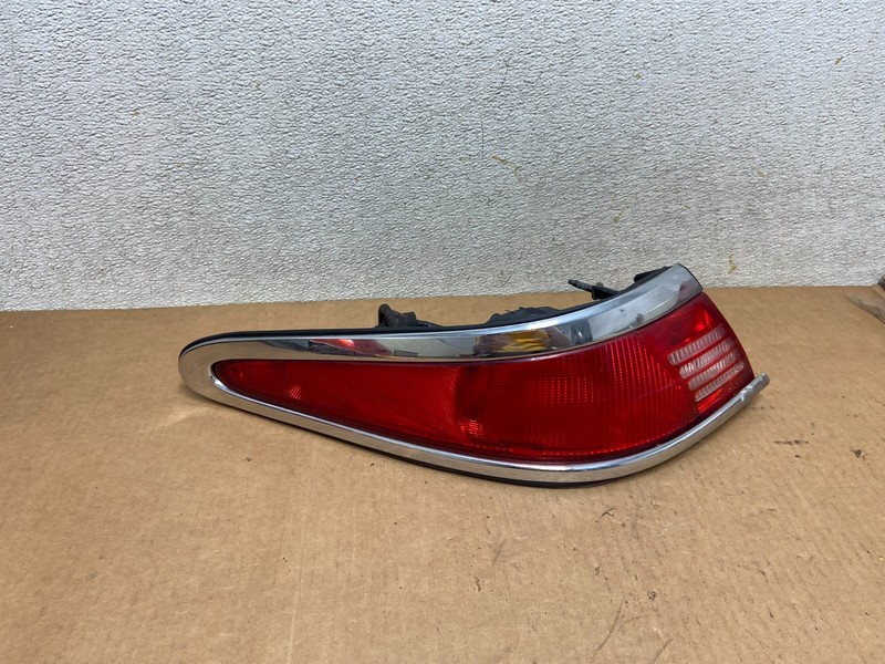 1997 - 1998 Lincoln Mark VIII 8 Left Driver LH Side Tail Light Oem R3606 DW