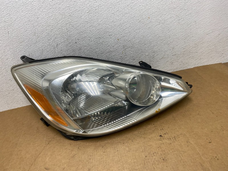 2004-2005 Toyota Sienna Right Passenger Halogen Headlight OEM AE3168 DW