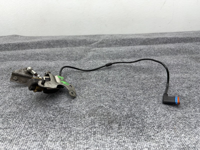 MERCEDES W212 E63 2012-2016 OEM REAR LEFT DRIVER SUSPENSION HEIGHT LEVEL SENSOR