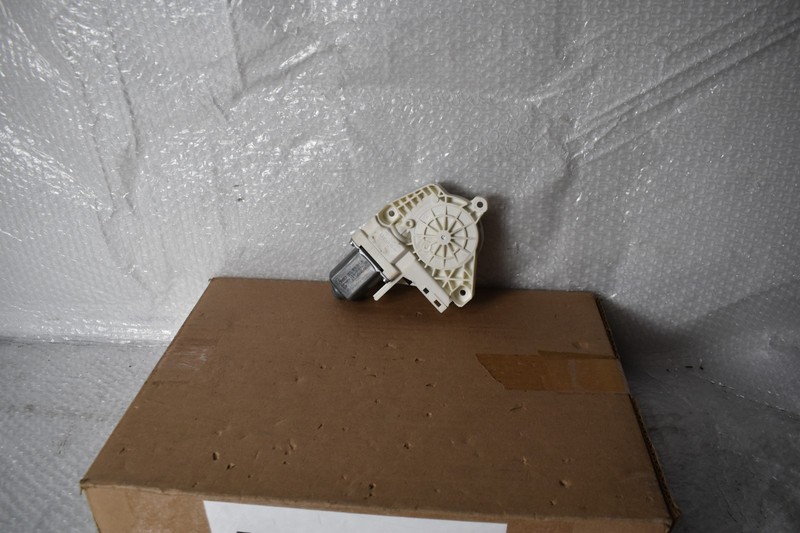 VOLKSWAGEN TOUAREG V6 EXECUTIVE RIGHT WINDOW MOTOR 2012-2017 OEM 8K0 959 811 A