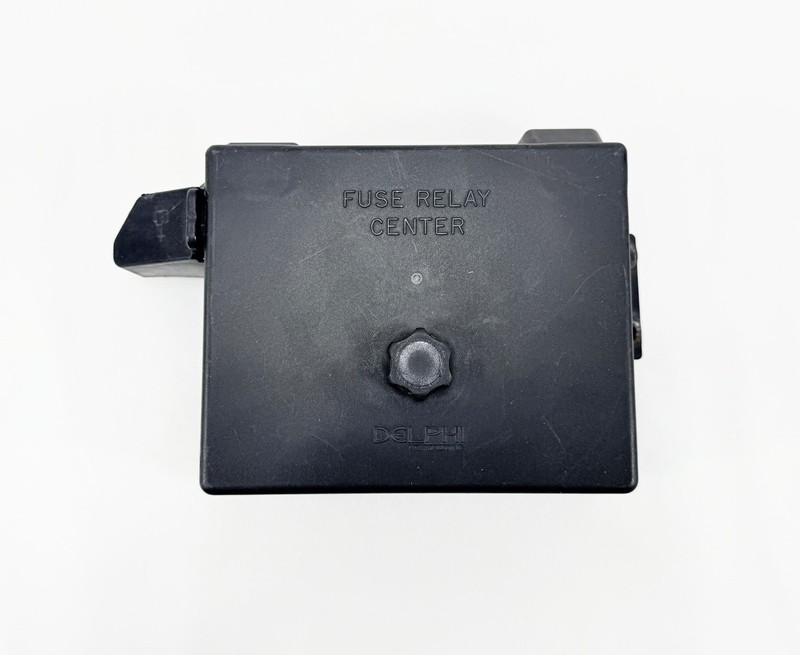 2000-2005 Chevrolet S10 Blazer Jimmy OEM Engine Fuse Relay Junction Box 15328840