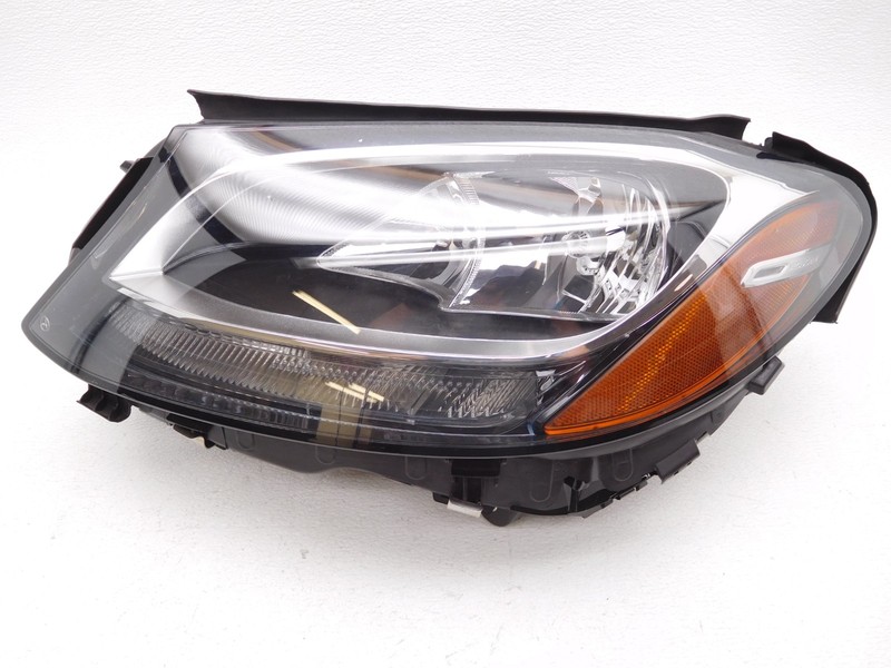 OEM Mercedes-Benz C-class Sedan Left Halogen Headlamp 2059067102 Scratch