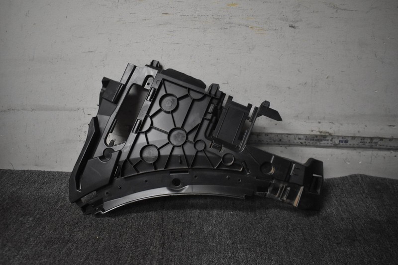 2019-2022 PORSCHE CAYENNE S AIR GUIDE RIGHT SIDE FACTORY OEM