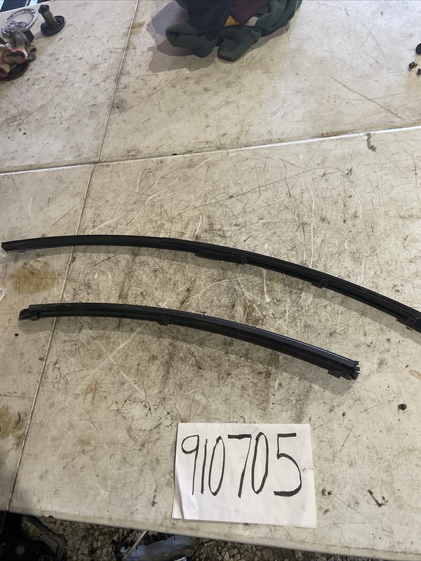 95-00 LEXUS LS400 SET OF 2 Front LEFT DOOR GLASS WINDOW RAIL GUIDE OEM