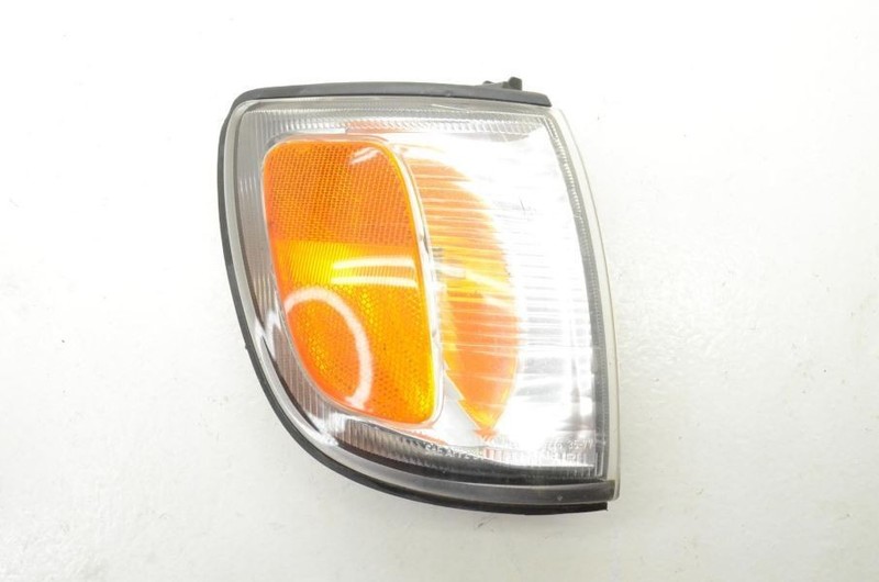 1999-2002 Toyota 4 Runner SR5 3.4L 2WD Passenger Right Side Turn Signal Light