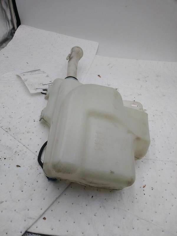 2016 Cadillac XTS Washer Fluid Reservoir Gold OEM 13311008 13593730 Used
