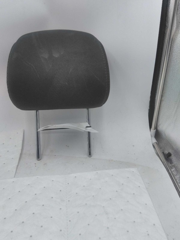 Used Headrest fits: 2017 Nissan PathfinderGrade A
