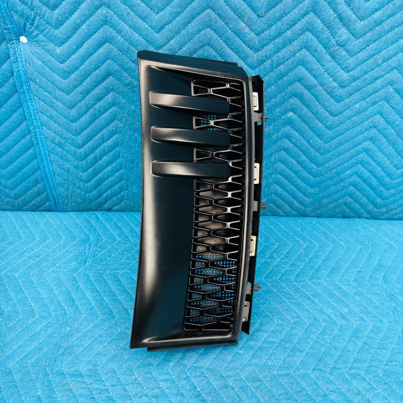 2010–2012 Range Rover L322 Front Right Fender Vent Grille OEM AH4216A414BB