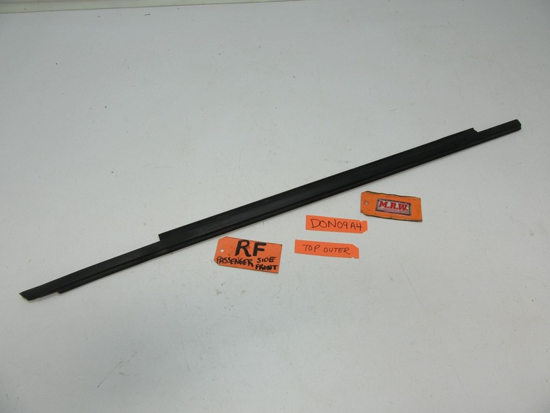 A4 S4 RIGHT FRONT DOOR PANEL RUBBER SEAL TOP OUTSIDE STRIP BELT GLASS WINDOW RF