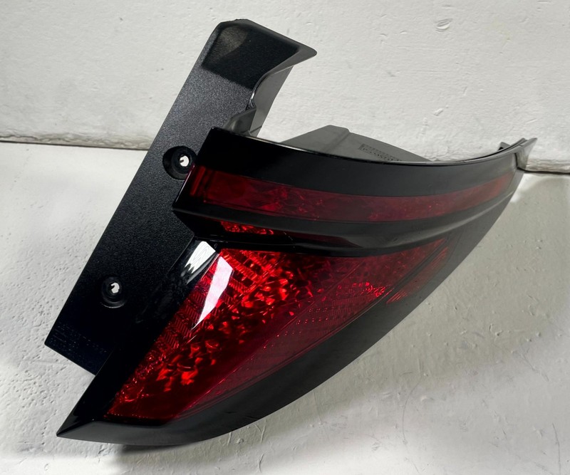 2022-2026 HYUNDAI TUCSON REAR RIGHT SIDE QUARTER OUTER TAILLIGHT LAMP # 112035