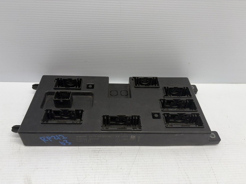 2017 JAGUAR F-PACE DASH FUSEBOX BCM BODY CONTROL MODULE UNIT GX7314F041AM X761