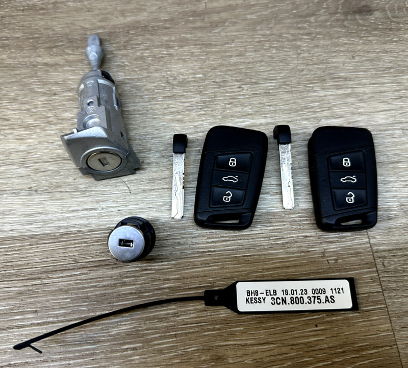 GENUINE VOLKSWAGEN KEY FOB AND CYLINDER SET OEM PART # 3CN.800.375.AS