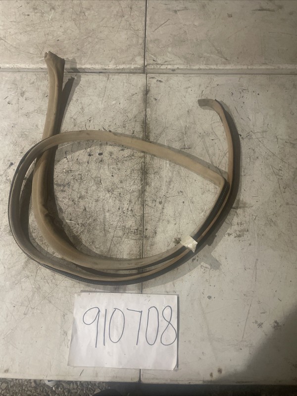 1986-1991 Mercedes Benz 420SEL W126Weather Strip Door Body Front Right