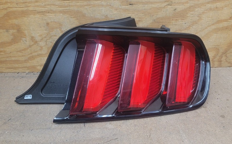 2018 2019 2020 2021 FORD MUSTANG PASSENGER RIGHT TAIL LIGHT OEM B90R-9106 TC